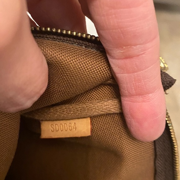 Louis Vuitton small purse/Date Code SD0064 - Picture 7 of 8